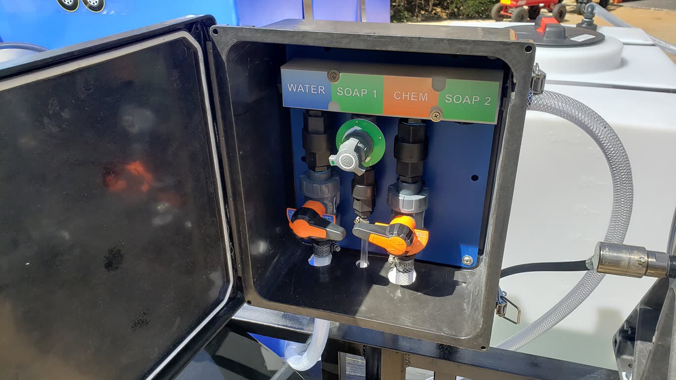 Soft Wash Trailer Mount — DETRAILERS soft wash system (photo 4)